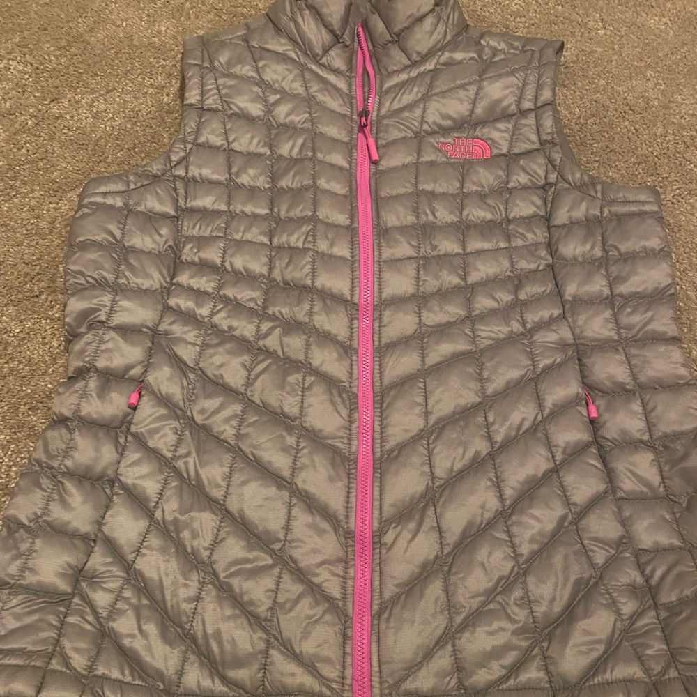 Women’s North Face medium, thermoball, gray vest